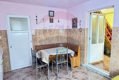 Casă cu 3 camere cu Teren 356 Mp în Central - 9