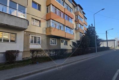 Apartament cu 3 camere decomandat, mobilat în Micro 6 - 10