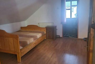 Casă cu 4 camere în Central