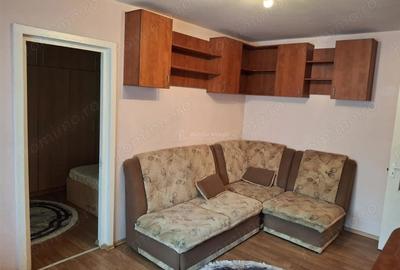 Apartament cu 3 camere semidecomandat în Micro II - 3
