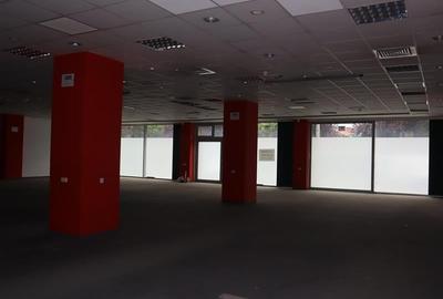 Spatiu comercial, parter, 16 metri vitrina - 16