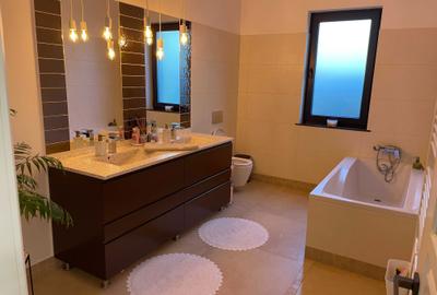 Casă cu 4 camere în Central - 1