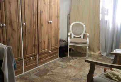 Vand apartament ultracentral, in Gaesti, cu 4 camere decomandate, ( bucatarie, 2 bai si 2 balcoane). Vand apartament ultracentral, in Gaesti, cu 4 camere decomandate, ( bucatarie, 2 bai si 2 balcoane). - 6