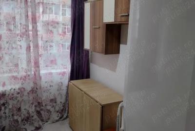 Garsonieră decomandată în Tractorul