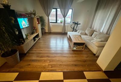 Apartament cu 3 camere decomandat, mobilat în Central