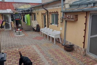 Casă cu 4 camere decomandat în Central - 4