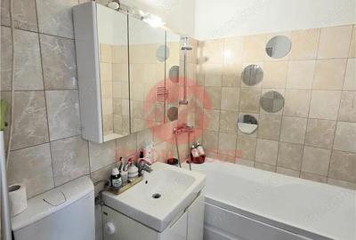 Apartament cu 3 camere semidecomandat, mobilat în Dacia