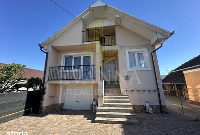 Casă cu 4 camere cu Teren 810 Mp în Central - 1