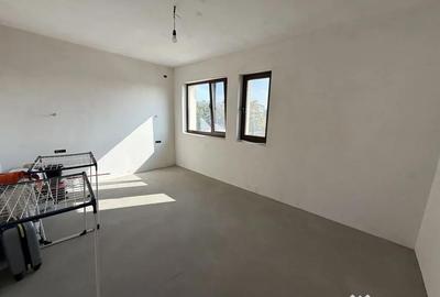 Apartament cu 3 camere decomandat în Dacia