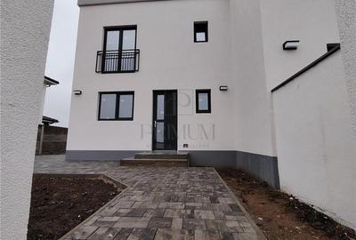 Duplex cu 4 camere cu Canalizare în Moșnița Nouă - 1