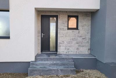 Vand 2 case , invecinate , semifinisate , la intrare in Valea Popii - 2