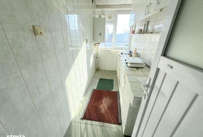 Spațiu comercial, de 300 mp, în Central - 4