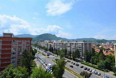 Apartament cu 2 camere semidecomandat în Centrul Civic