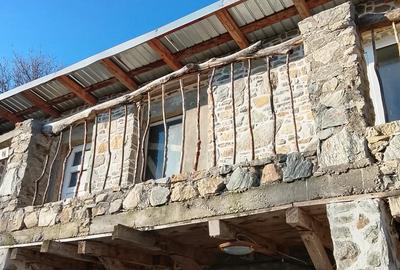 Cas de vinzare in Ocna Sibiului din piatr anul construc?iei 2019 . - 3