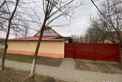 Casă cu 4 camere în Central - 1