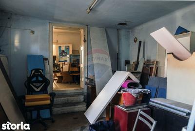 Casă cu 8 camere cu Teren 946 Mp în Central - 12