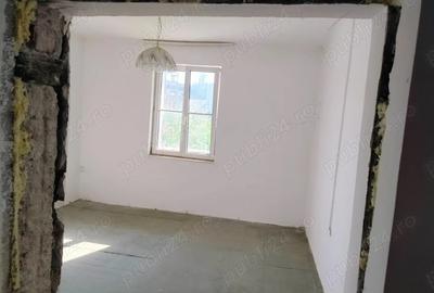 Vand garsoniera cu dependinte (baie,bucatarie),suprafata utila 32 mp -negociabil - 6
