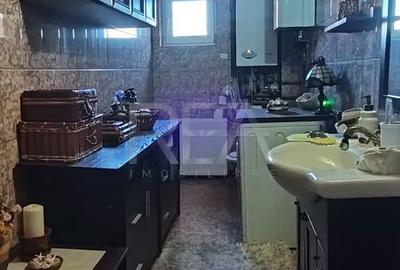 Casă cu 10 camere cu Teren 633 Mp în Domnești - 8