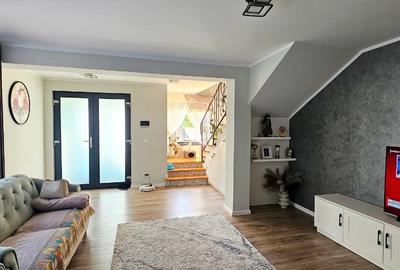 Duplex cu 4 camere cu Canalizare în 1 Mai - 1