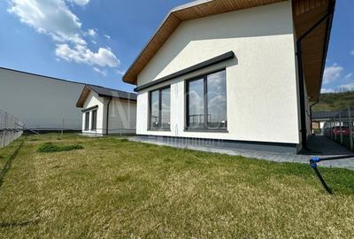 Casă individuală cu 3 camere cu Canalizare în Sub Coastă - 2