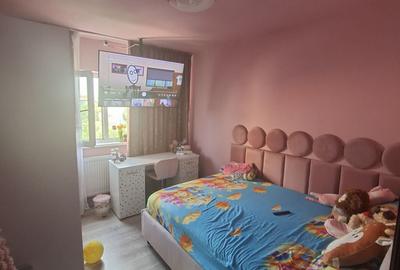 Apartament cu 3 camere decomandat în Lacu - 9