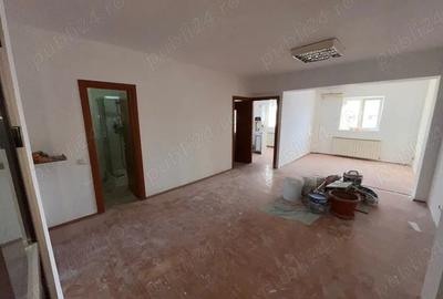 Apartament cu 3 camere semidecomandat în Central - 3