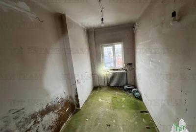 2 garsoniere adiacente la rosu pe Calea Grivitei, etaj 4 - 10