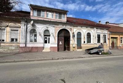 Spațiu comercial, de 60 mp, în Central - 9