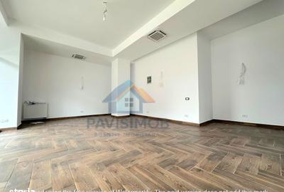 Spațiu comercial, de 64 mp, în Tractorul