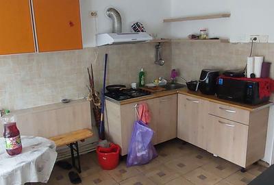 Casă individuală cu 5 camere cu Garaj în Km 4 - 8