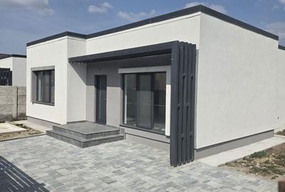 Casă cu 3 camere în Preajba