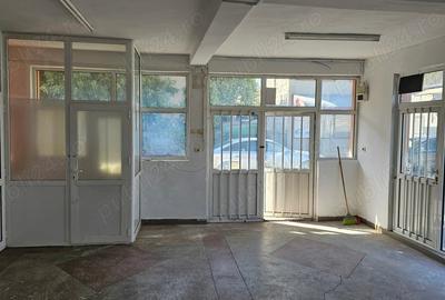 Spațiu comercial, de 50 mp, în Central - 3