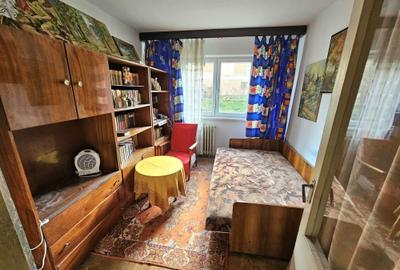 Apartament cu 3 camere semidecomandat în Moroasa 2 - 1