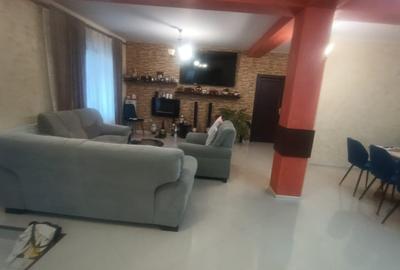 Casă individuală cu 4 camere cu Canalizare în Popoveni
