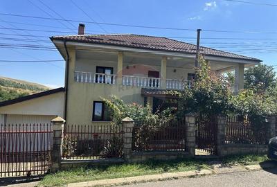 Casă cu 5 camere cu Garaj în Ciritei - 17