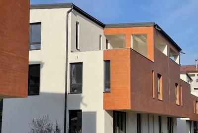 CASE TIP DUPLEX/INDIVIDUALA IN DRUMUL TABEREI LANGA METROU