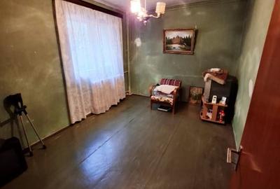 Titan Metrou 2 camere decomandat etaj 1 - 7