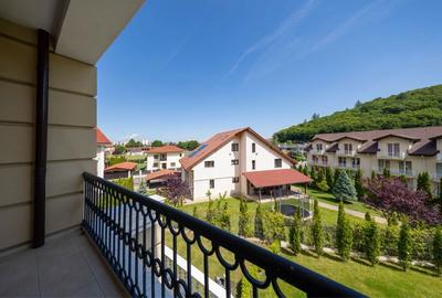 Casă cu 4 camere în Noua - 7