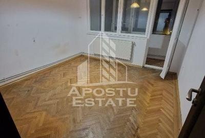 Apartament cu 3 camere decomandat în Spitalul Județean