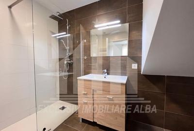 Casă cu 5 camere cu Teren 50 Mp în Ampoi 3 - 2