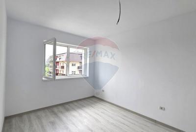 Apartament cu 2 camere semidecomandat în Sânpetru