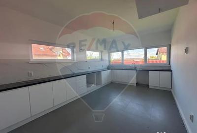 Casă cu 4 camere cu Teren 715 Mp în Lăpuș - 1