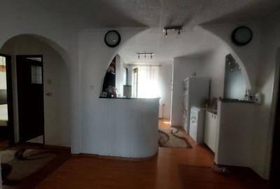 Apartament cu 3 camere decomandat, mobilat în Progresul - 10
