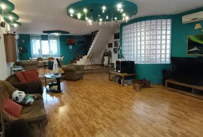 Casă cu 6 camere cu Teren 402 Mp în Central - 1