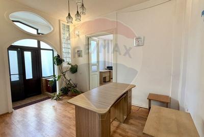 Casă cu 4 camere cu Teren 435 Mp în Central - 4