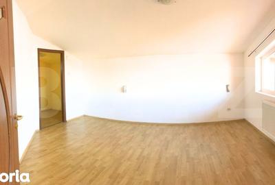 Casă cu 6 camere cu Teren 445 Mp în Răzvad - 8