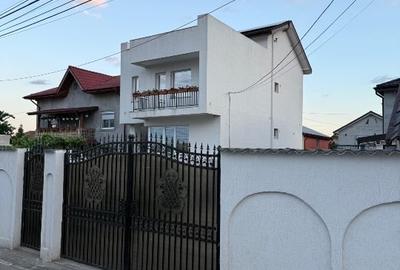 Casă individuală cu 4 camere cu Canalizare în Central - 1