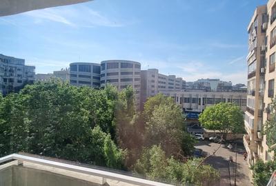 Pta-Unirii, Institutul bancar, langa metrou, 62mp - 2