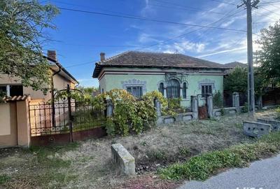 Casă cu 4 camere cu Teren 1700 Mp în Găneasa - 1