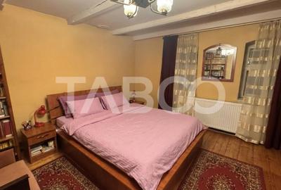 Casa de vanzare cu curte spatioasa loc relaxare si gradina Cornatel - 14